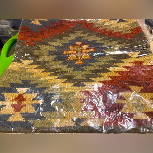 RARE! New Pottery Barn SW Tribal Kilim Pillow Cover, 18” #2 - Picture 3 of 8